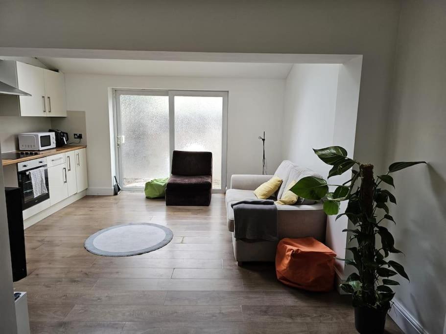 Beautiful Garden Flat Near Central 런던 외부 사진