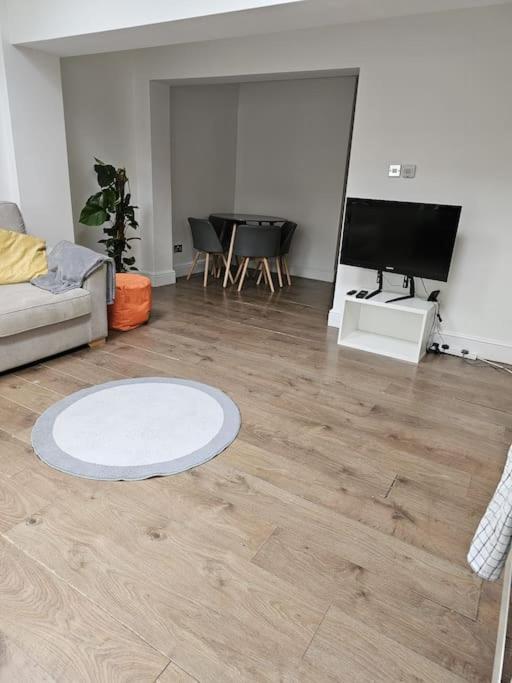 Beautiful Garden Flat Near Central 런던 외부 사진