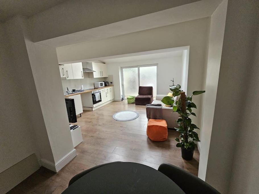 Beautiful Garden Flat Near Central 런던 외부 사진
