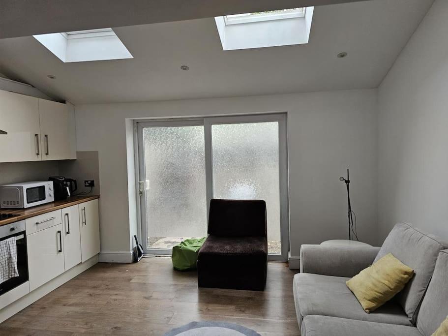 Beautiful Garden Flat Near Central 런던 외부 사진