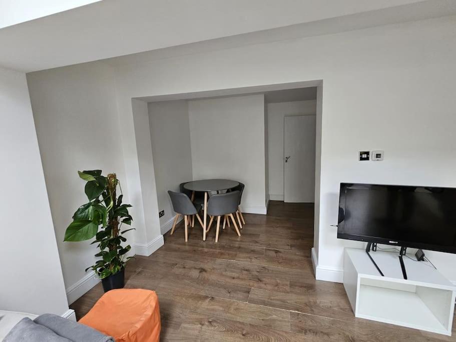 Beautiful Garden Flat Near Central 런던 외부 사진