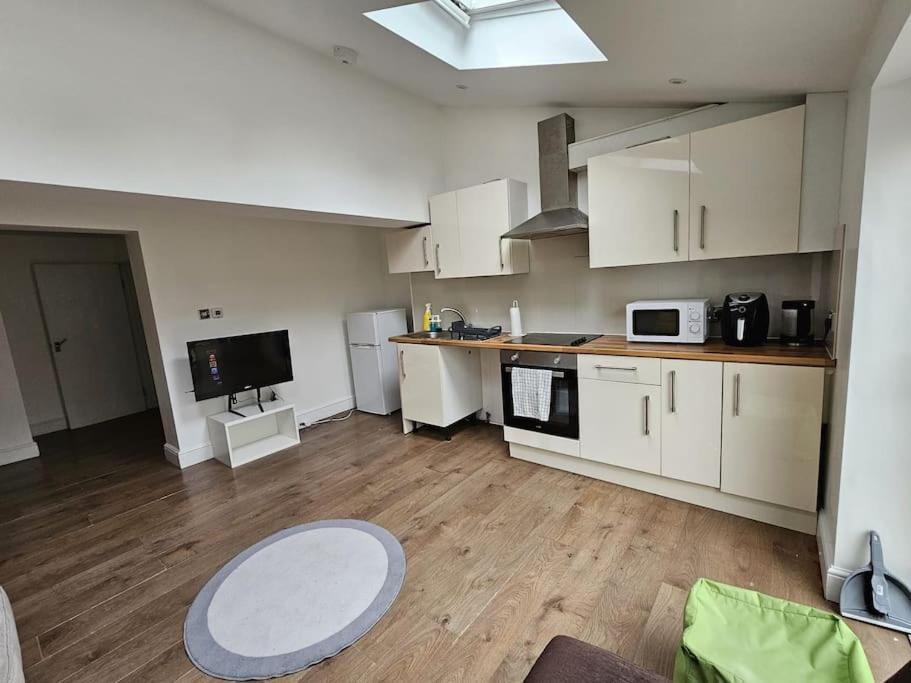 Beautiful Garden Flat Near Central 런던 외부 사진