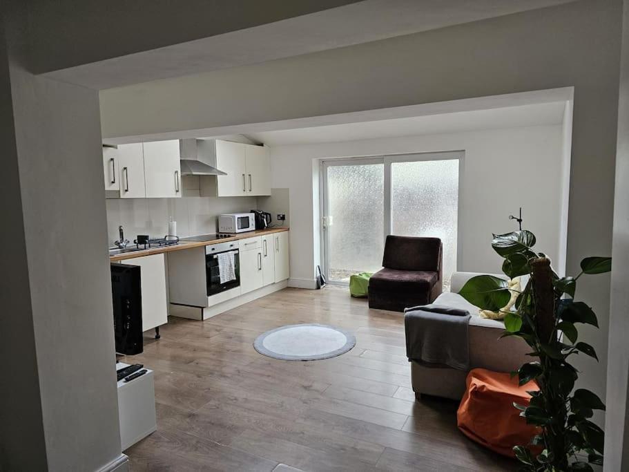 Beautiful Garden Flat Near Central 런던 외부 사진